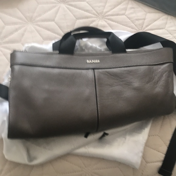 Danier Leather purse/backpack. - Picture 2 of 6